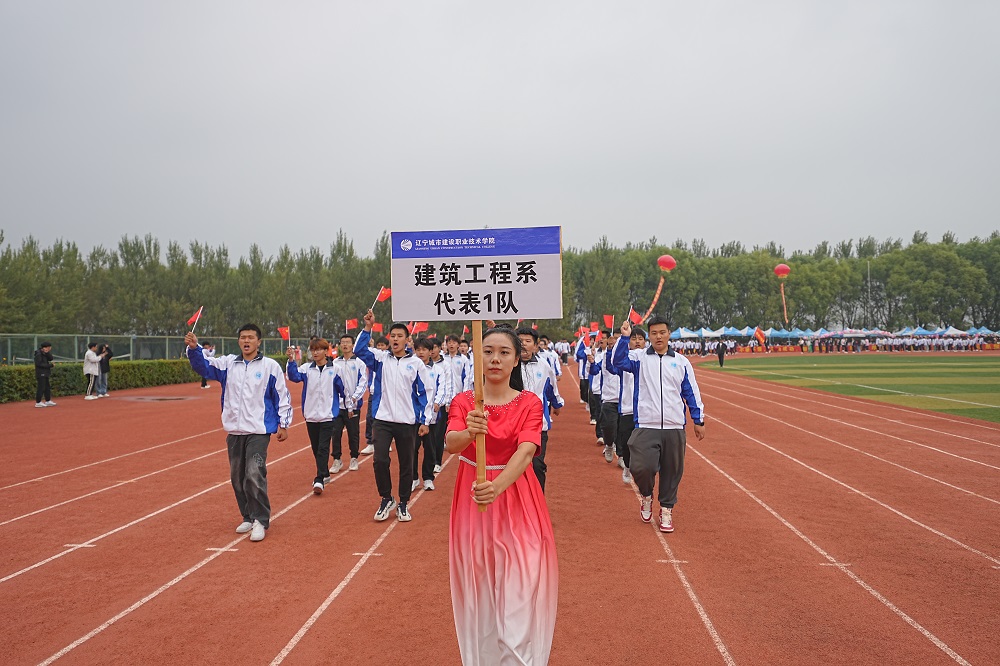 图片包含 运动, 户外, 人, 体育描述已自动生成