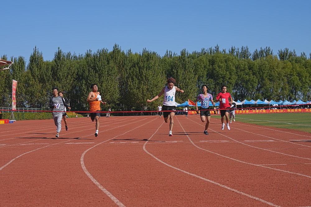 一群小孩在运动中度可信度描述已自动生成